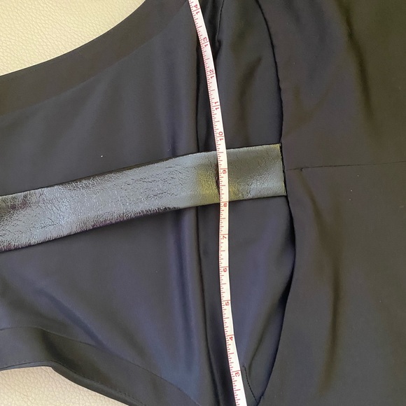 Little black dress - Picture 6 of 11